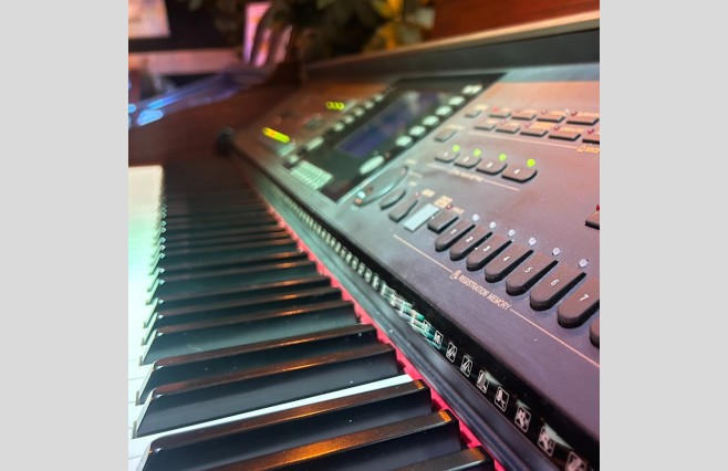Yamaha CVP303 Satin Mahogany Digital Piano, Used - Complete Package (SN:GBCCKK01058) - Image 8